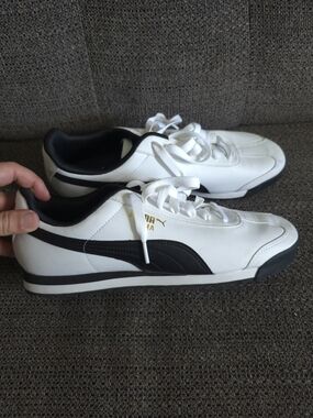 Mens Black And White Puma Roma Size 11